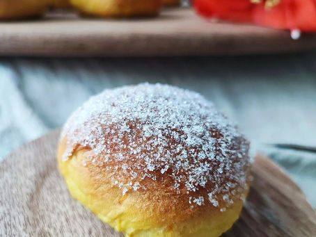 Sockrad lussebulle med nougatfyllning