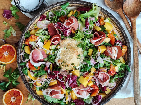 Vårsallad med friterad burrata