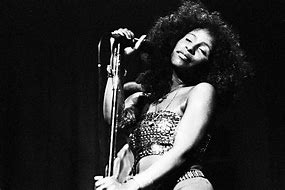 マイクを握るChaka khan