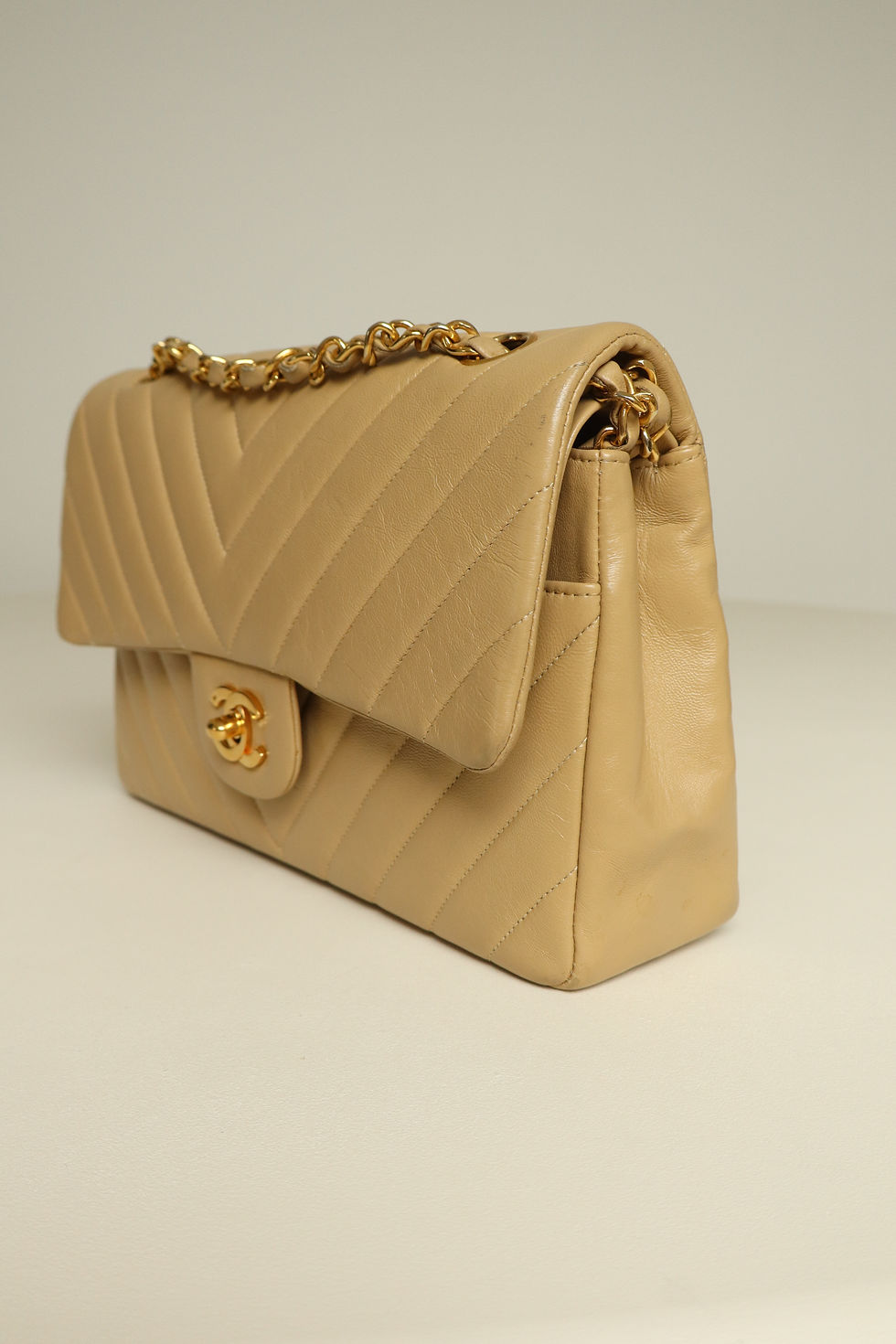 Thumbnail: Chanel Medium Chevron Classic Flap