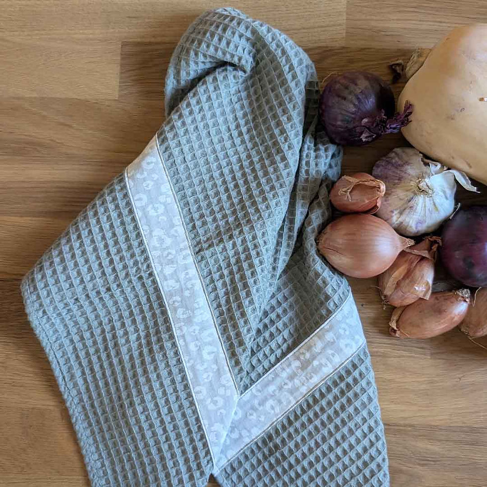 Miniature : Torchon de cuisine vert kaki clair en coton nid d'abeille 45x60 cm - fait main