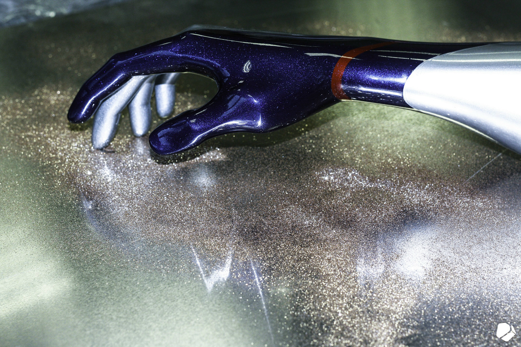 Glaze yourself- New chapter of arm prosthesis history