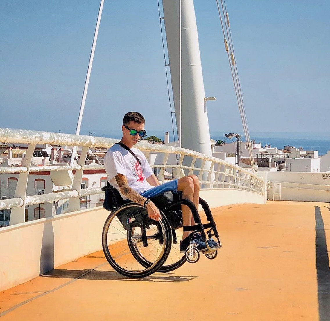 EVERYBODY WANTS TO SEE ME WELL