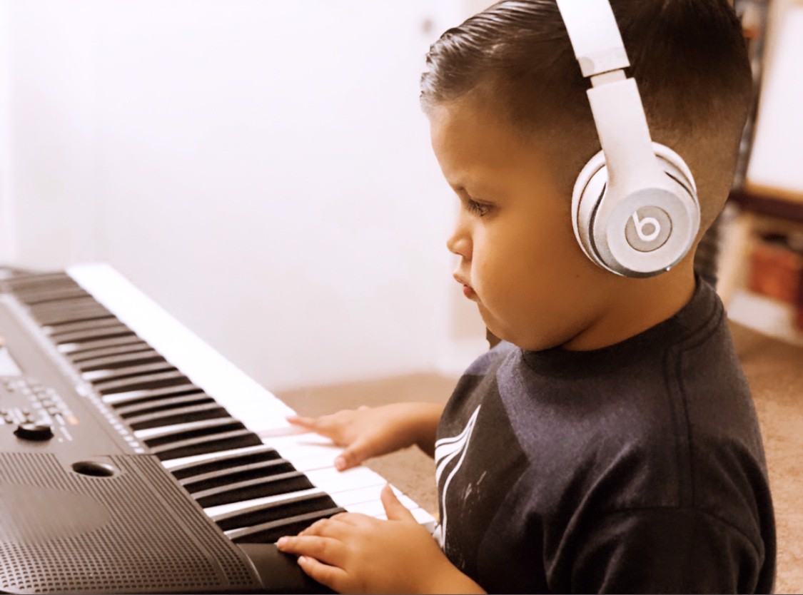 5 year old playing piano with multiple disabilities.