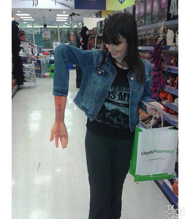 I couldn't pull off having two hands