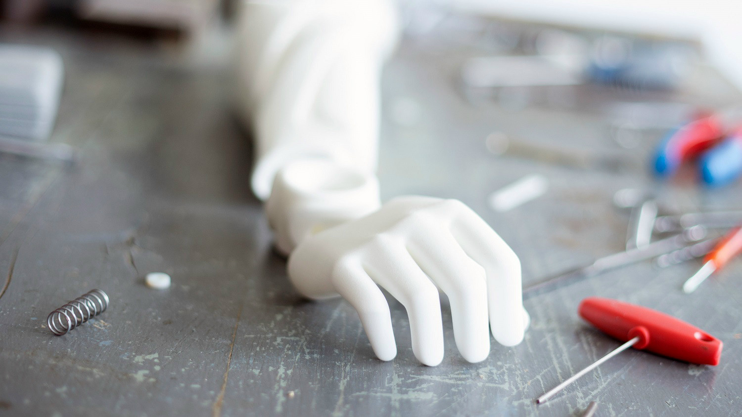 Glaze yourself- New chapter of arm prosthesis history