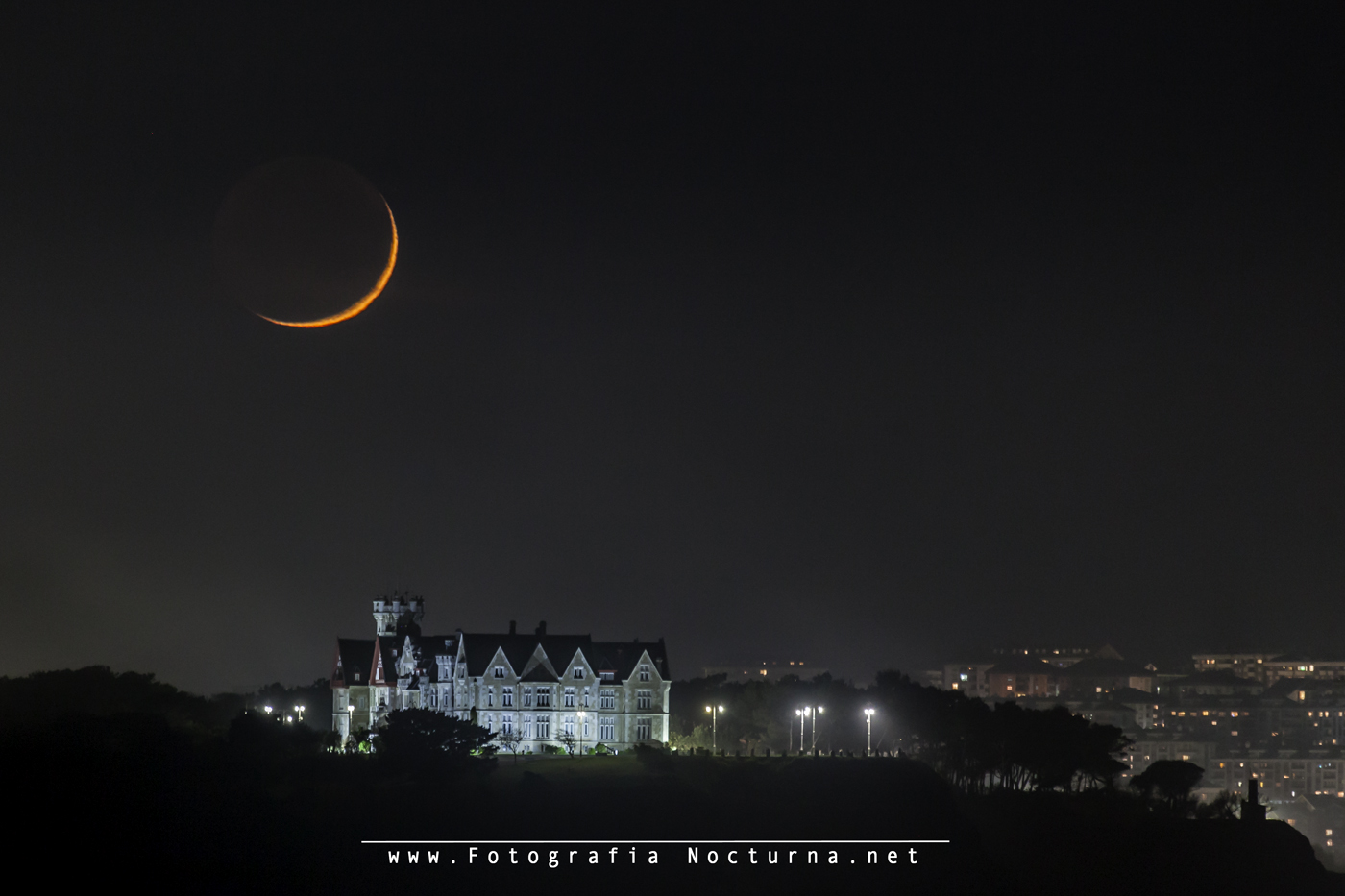 La luna y el Palacio de la Magdalena