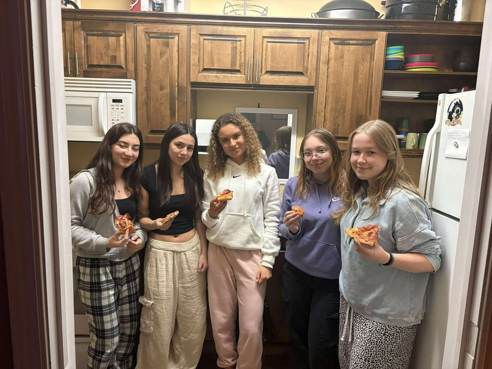 568195103_1738687290123149_6792525914531347690_n-1 copy