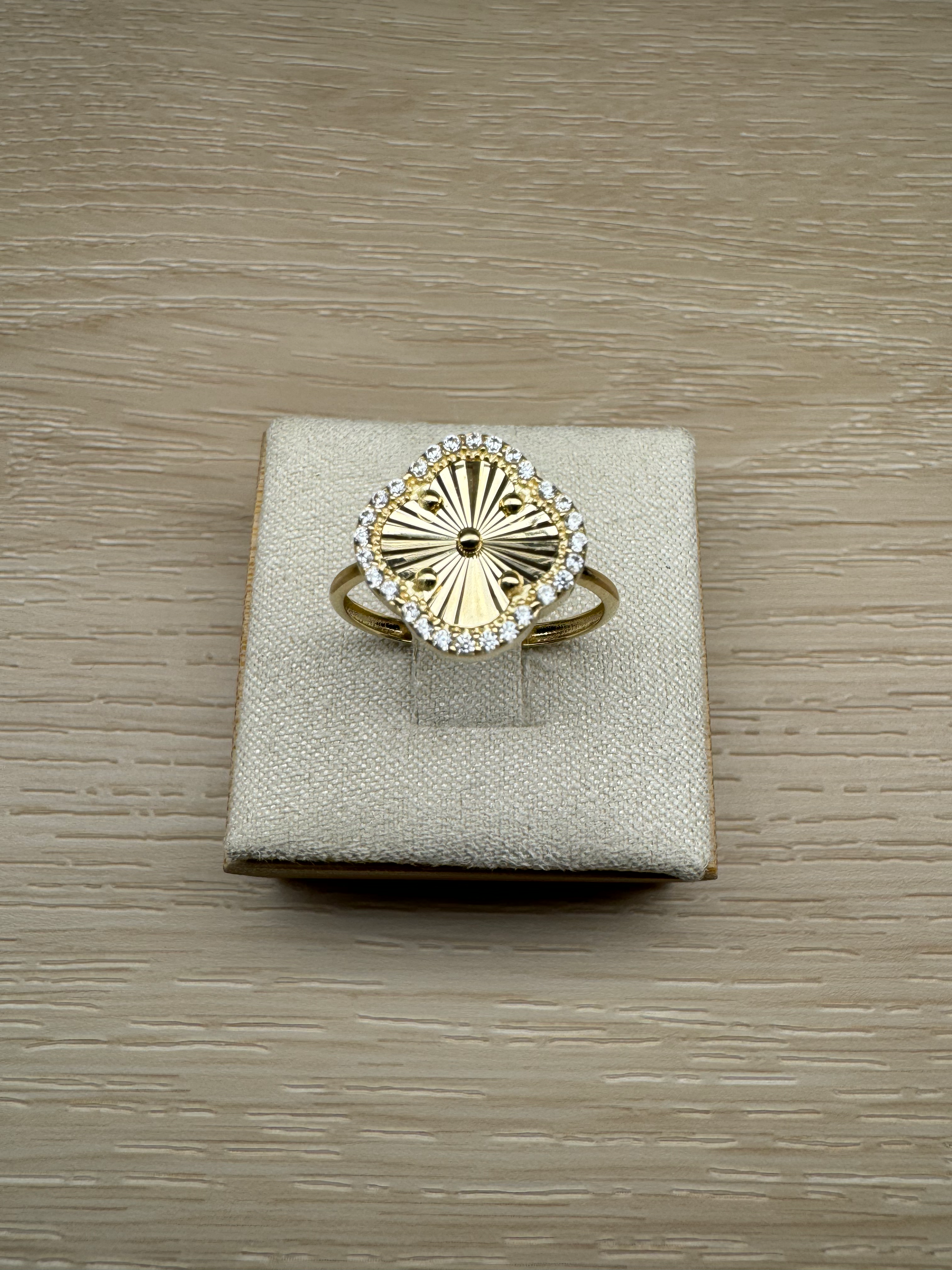 14k Stone Flower Ring