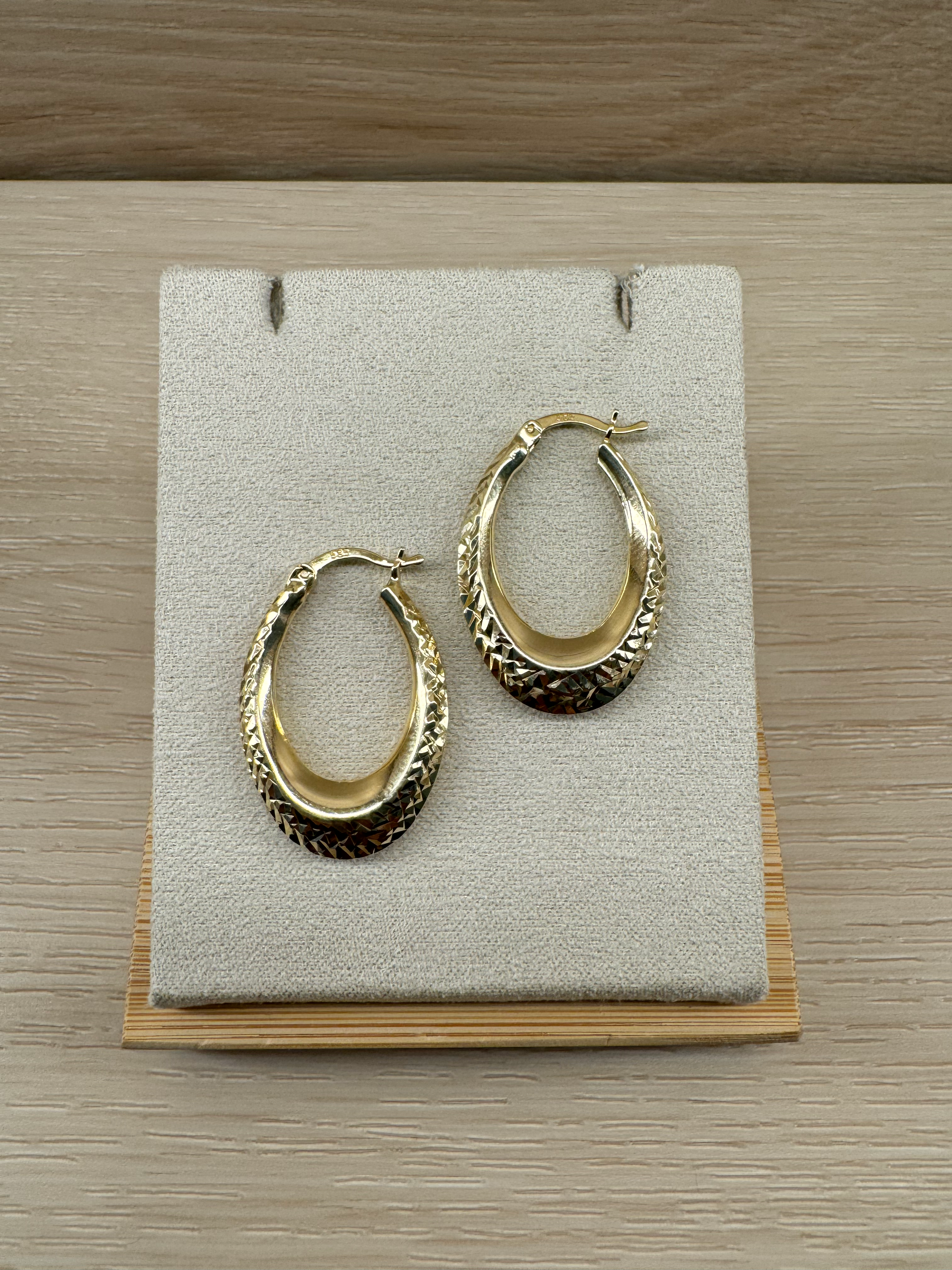 14k Medium Textured Oval Hoop Earrings