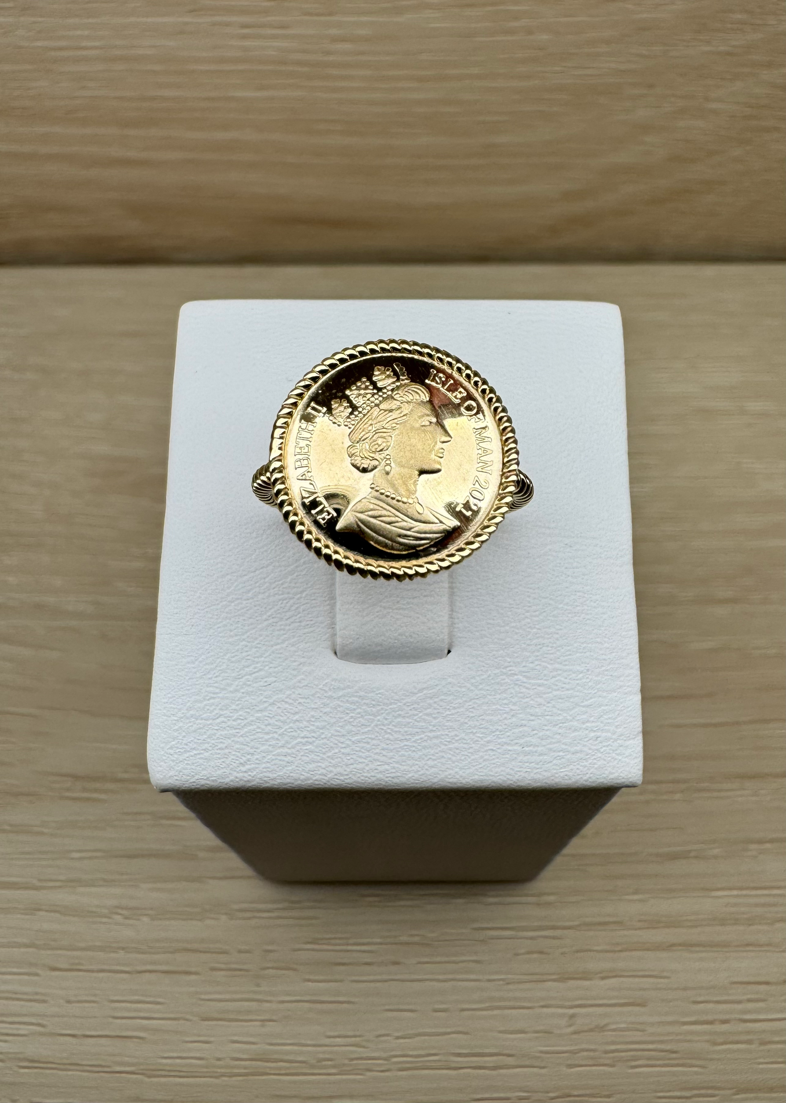 14K Gold Queen Elizabeth Ring