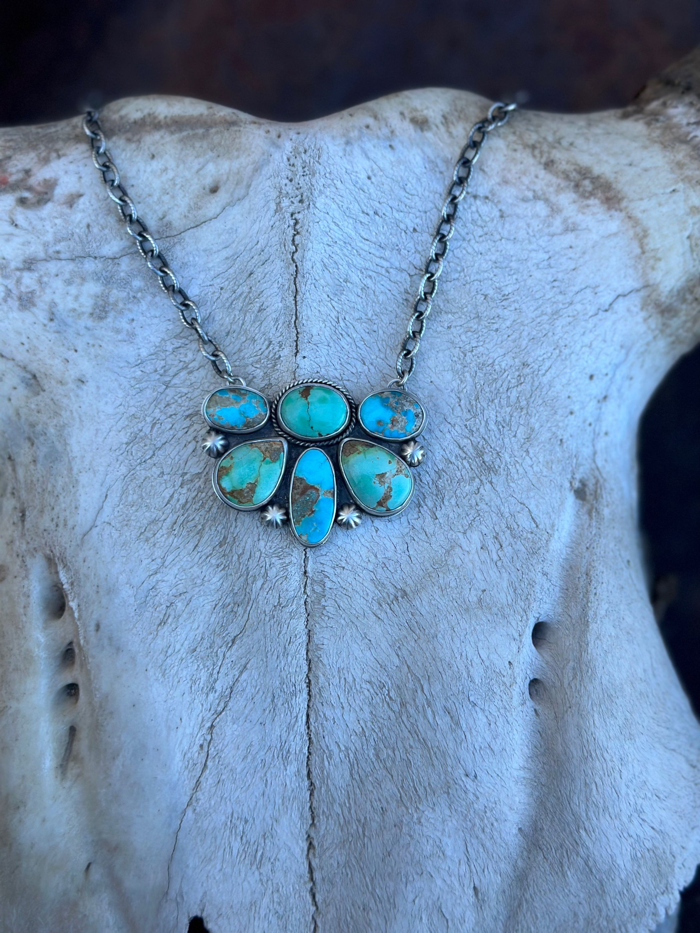 Palomino pedal necklace 