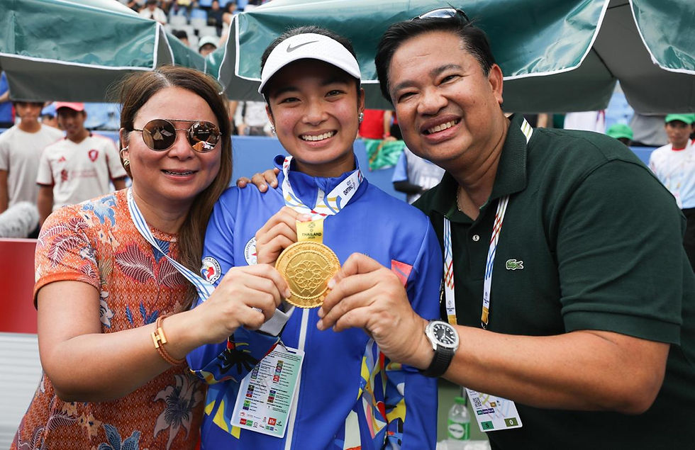 Alex Eala and her parents celebrated the women's tennis singles gold medal she bagged in the 2025 SEA Games to end the Philippines' nearly three-decade title drought. (Photo: POC/Facebook)