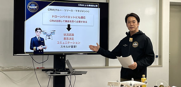 代表 岩岡真吾による企業向け安全教育講義の様子
