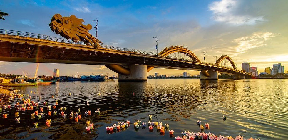 【2026】ダナンのドラゴンブリッジ徹底解説!週末の噴火ショーの時間、ベストスポット、注意点まで