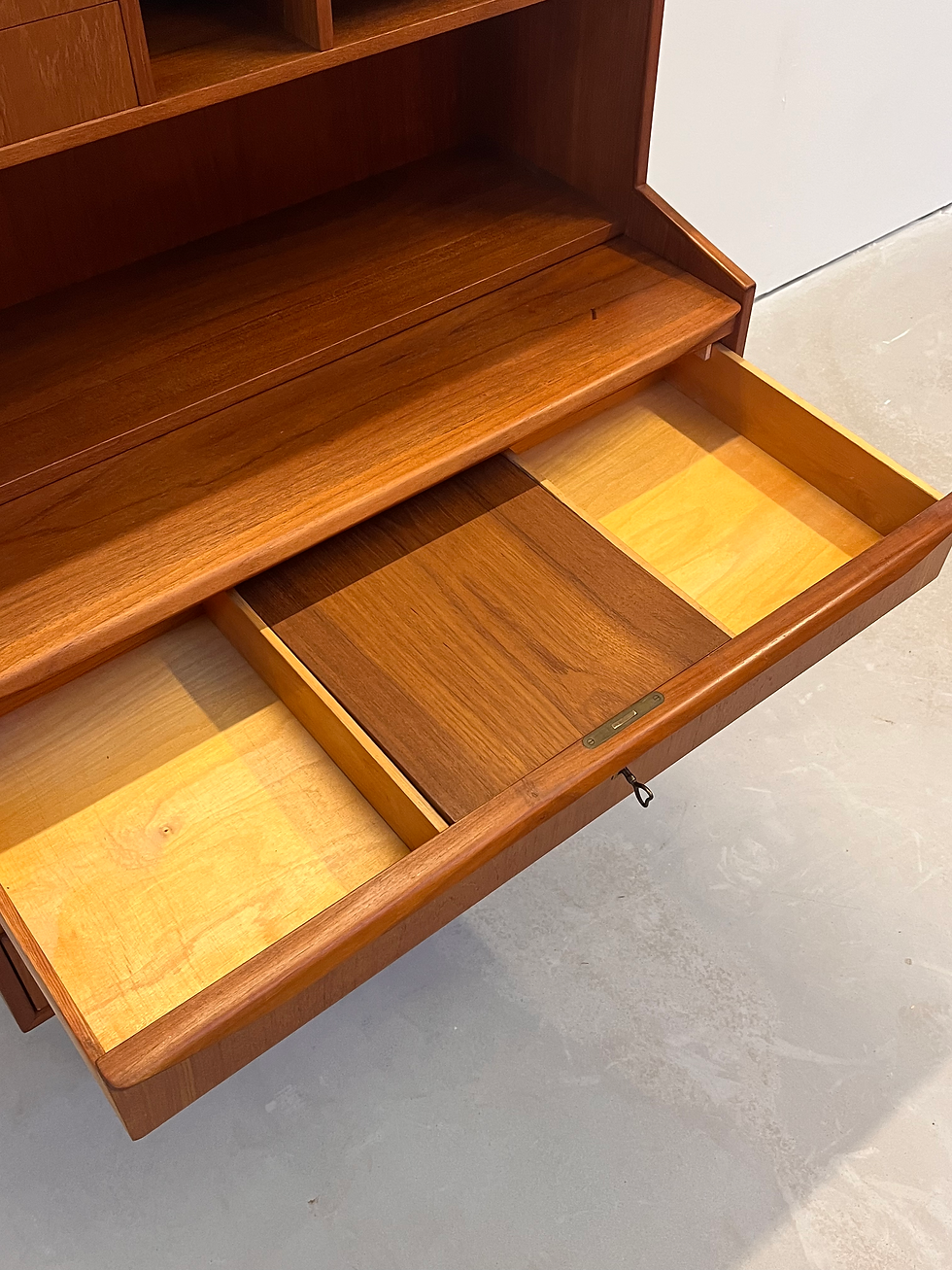 Miniature : Secrétaire scandinave en teck des années 60