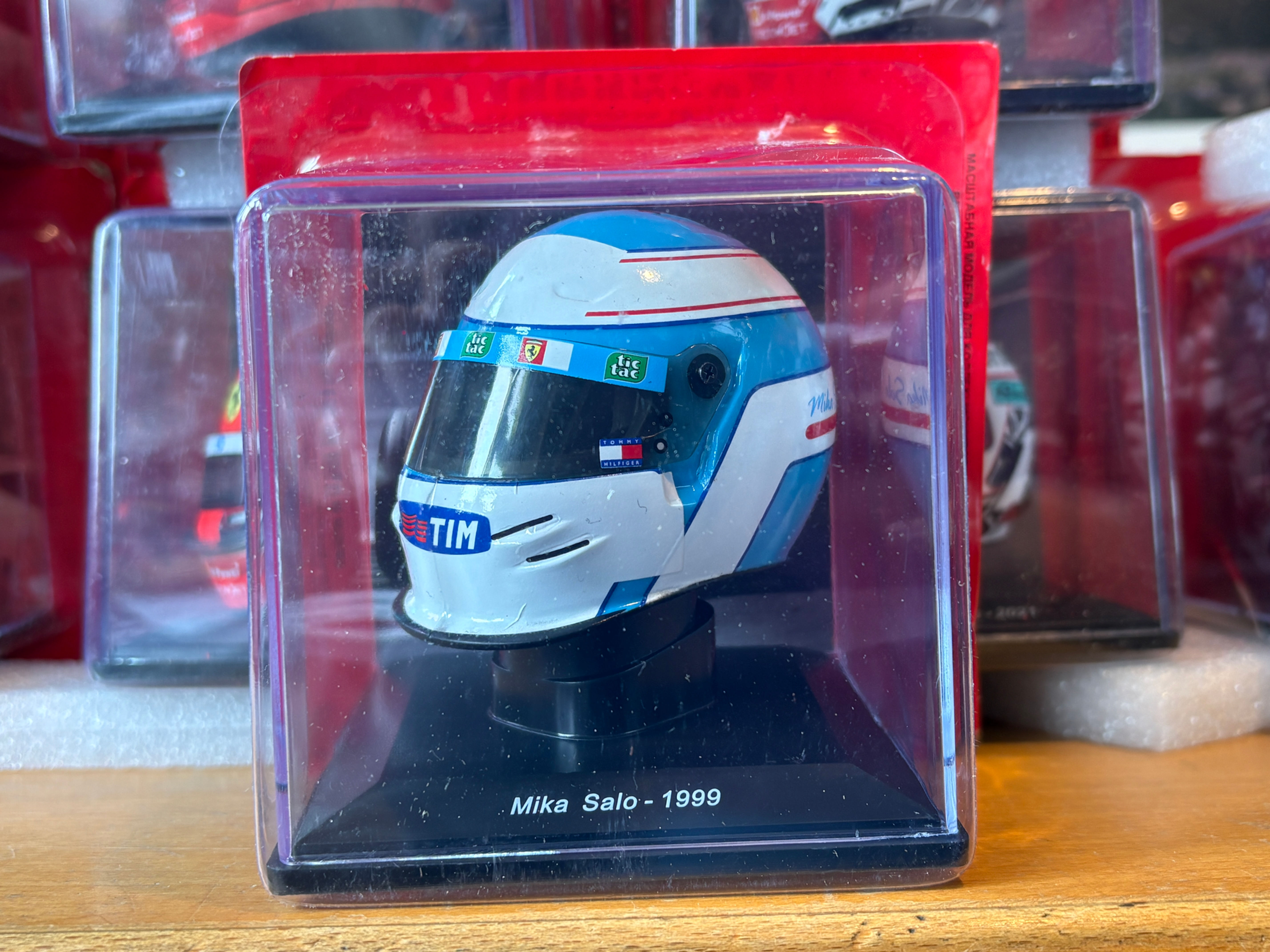 1:5 Mika Salo Ferrari helmet 1999 (Magazine collection)