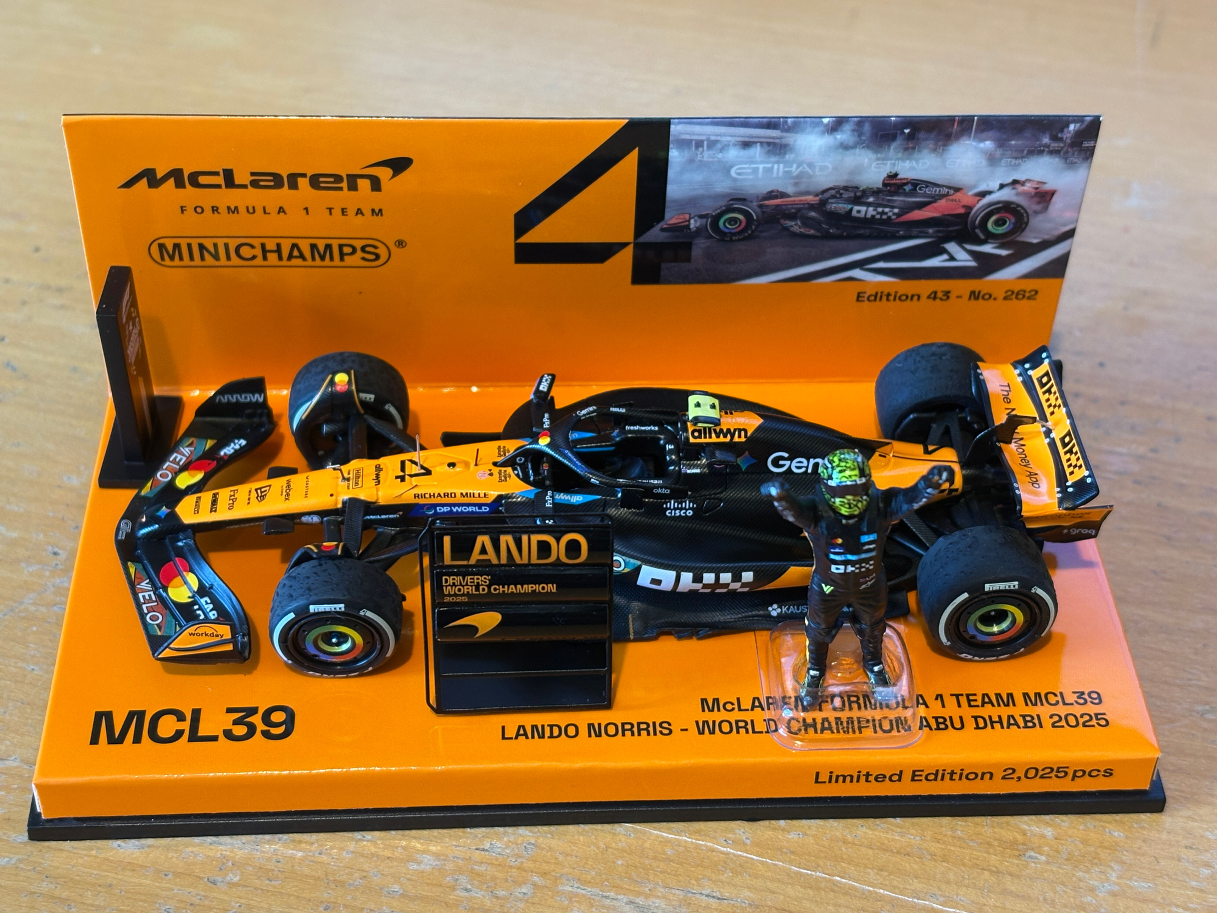 Minichamps 1:43 Lando Norris McLaren MCL39 Abu Dhabi GP 2025 World Champion