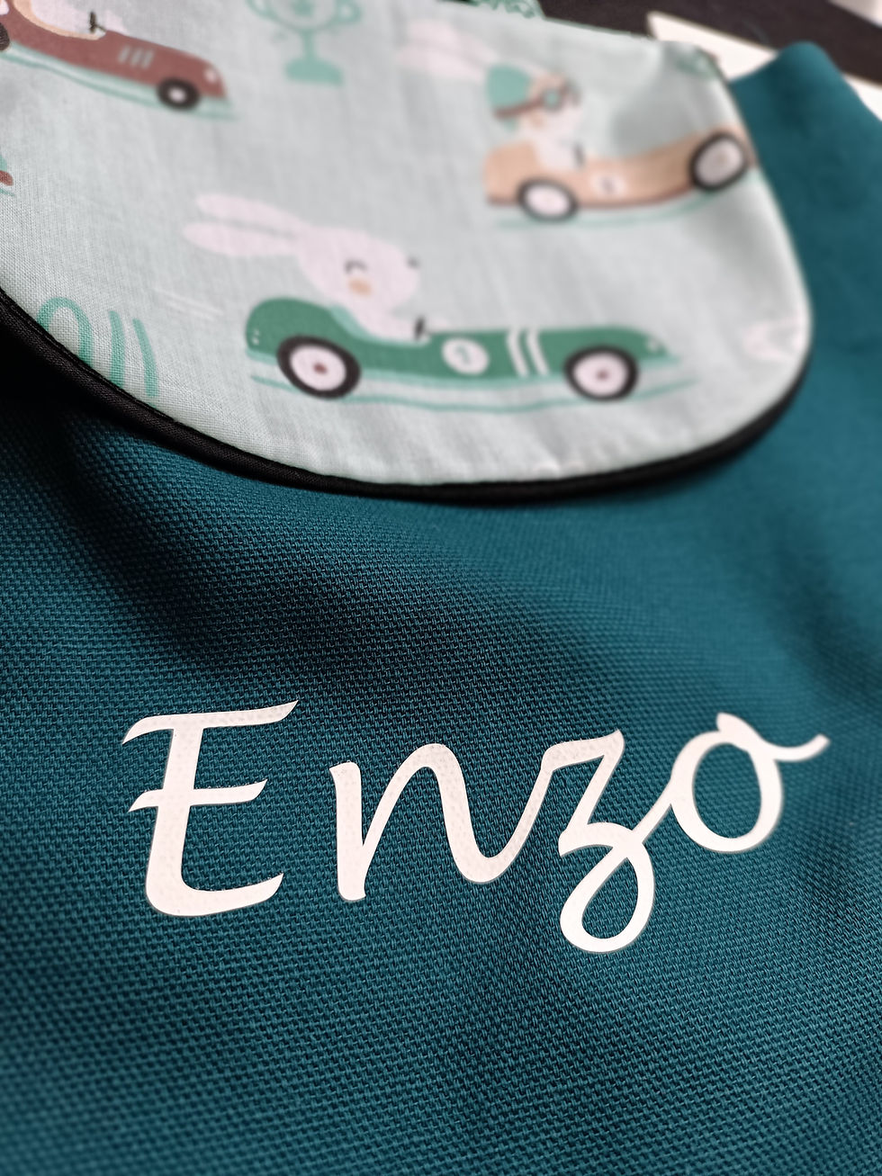 Miniature : sac à dos enfant personnalisable lapin dans sa voiture de course