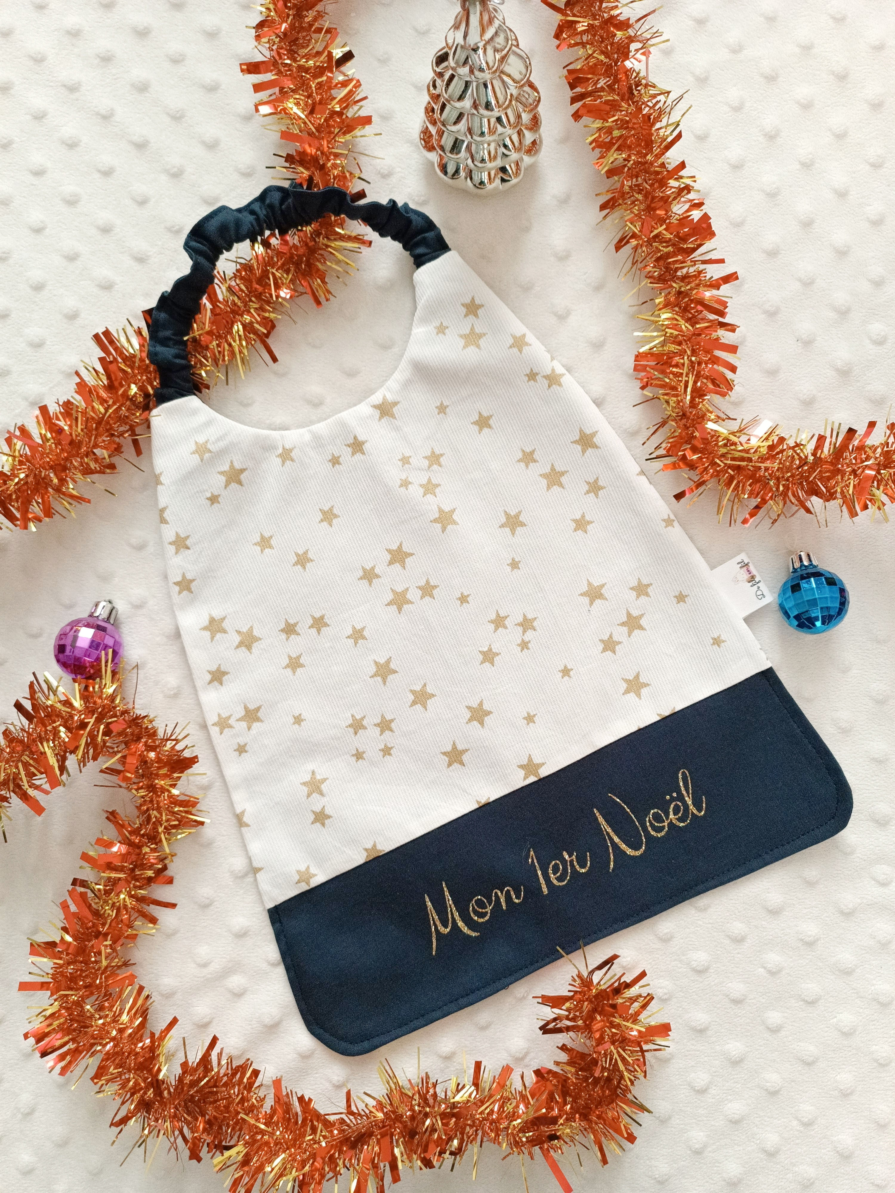 Le bavoir élastique "Mon 1er Noël - Etoiles dorées"