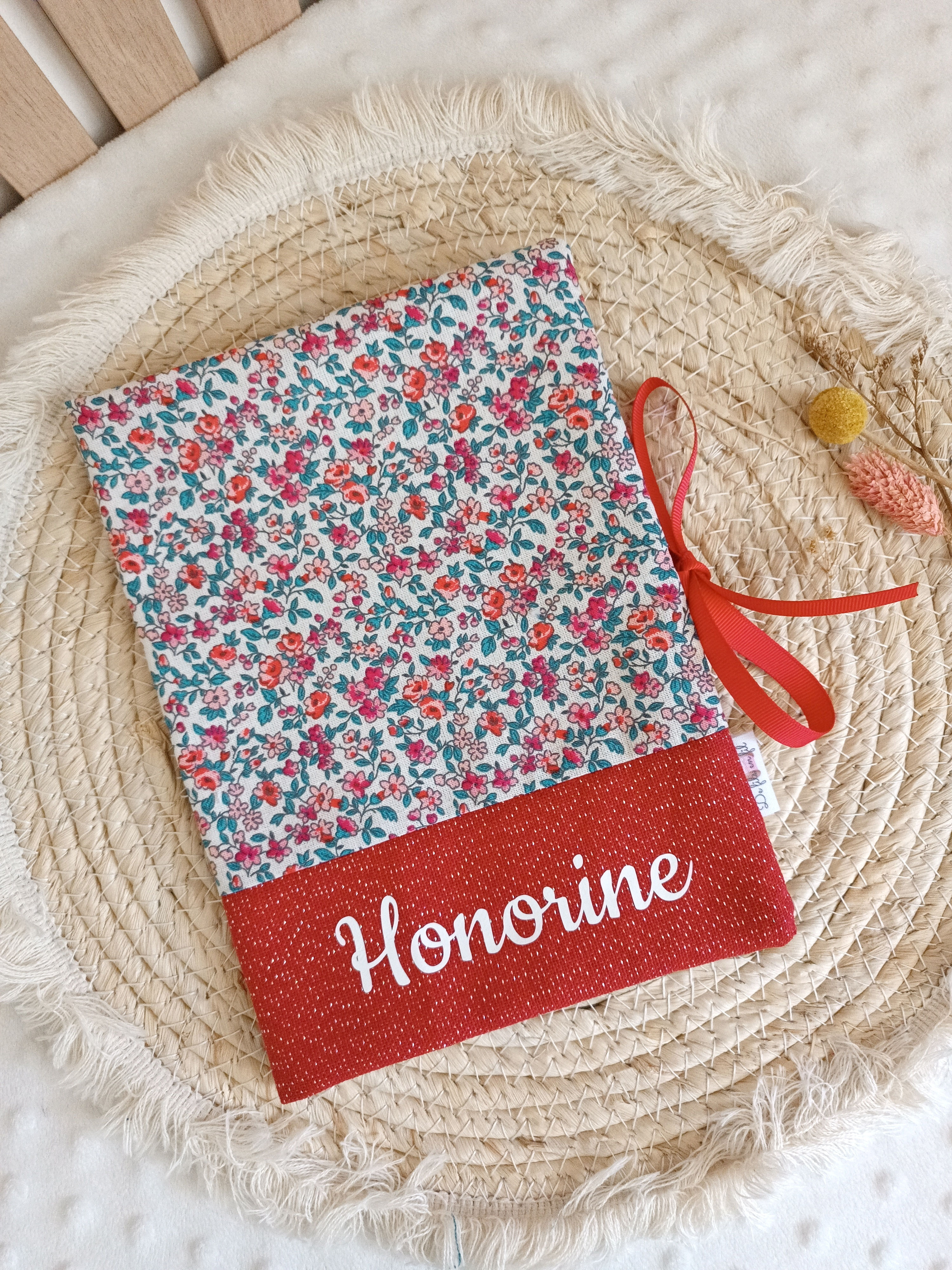 Protège carnet de santé fleuri personnalisé