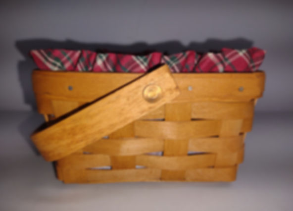 Longaberger 1991 Medium Berry Basket (w/ swinging handle)