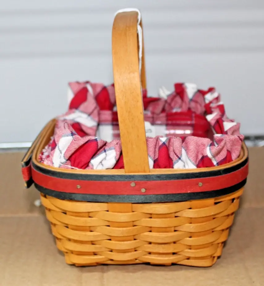 Thumbnail: Longaberger All American Strawberry Basket 2001