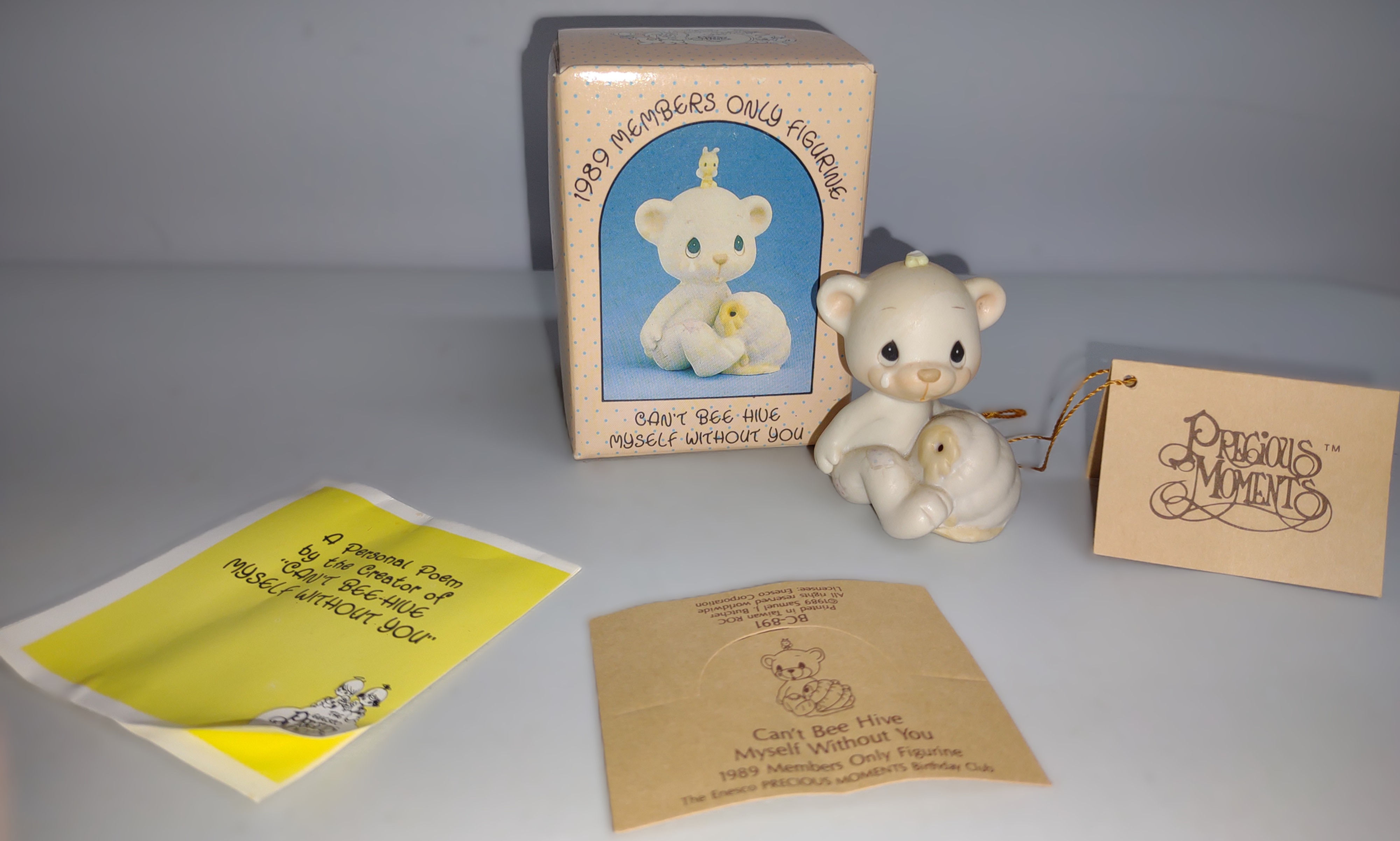 Precious Moments 1989 Mem. Only "Can't Bee Hive Myself Without You" Figurine