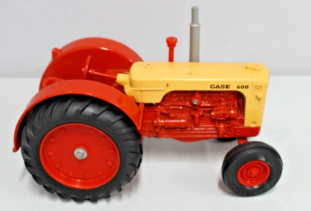 Case 600 Model Tractor