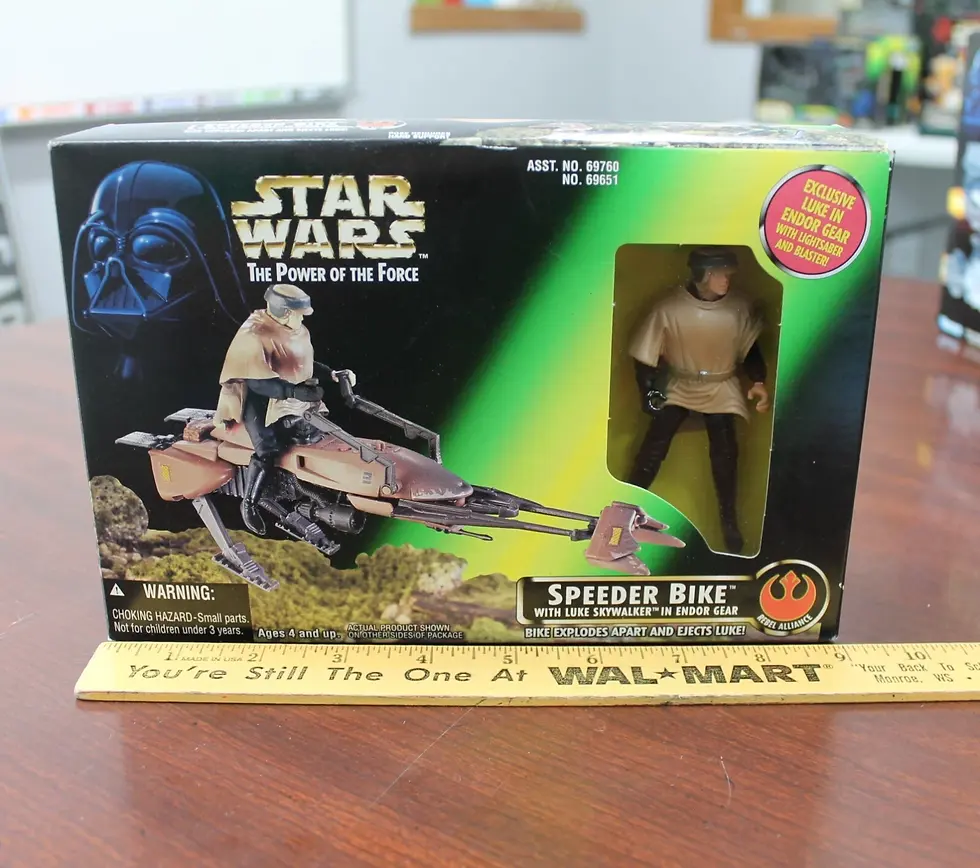 Thumbnail: Star Wars Speeder Bike w/Luke Skywalker in Gear