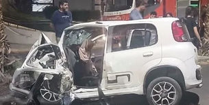 Impactante choque en el Parque de Mayo: auto quedó destruido tras embestir una palmera