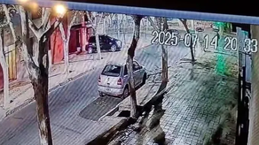 Un ladrón entró a una casa en Capital y robó sin que el dueño lo notara: se llevó una bicicleta, una notebook y cheques
