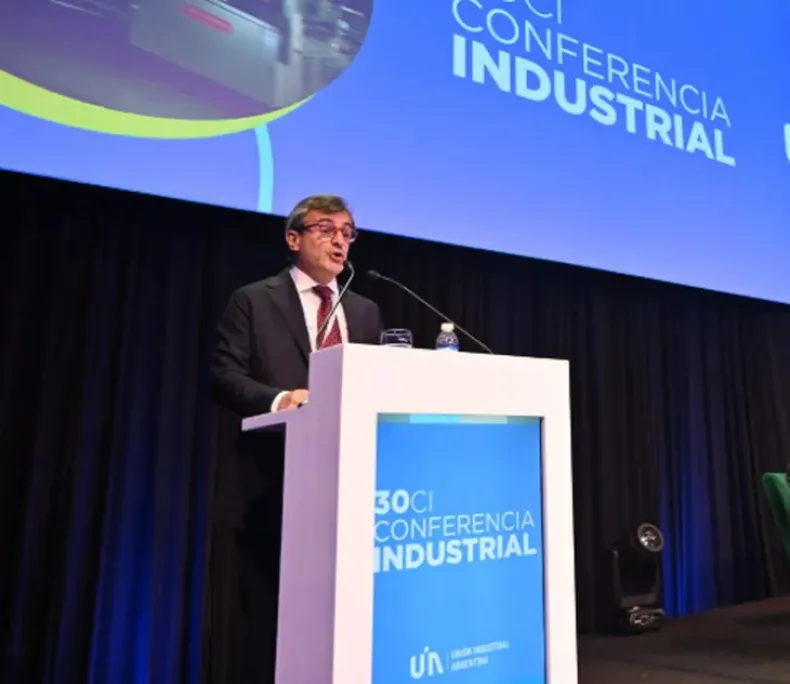 Luis Caputo participará de la Conferencia Industrial de la UIA en medio del reclamo por políticas productivas