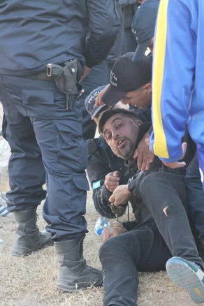 Escándalo en el fútbol sanjuanino: detuvieron a un DT en pleno partido y denunció haber sido golpeado por la Policía