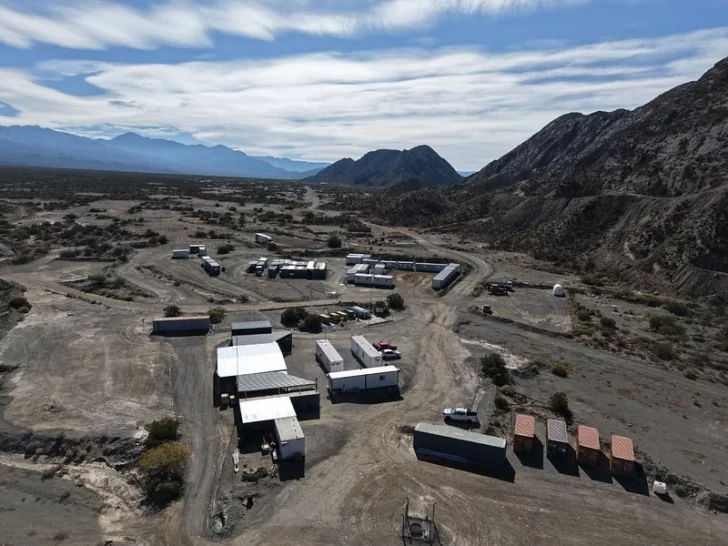 Hualilán: comenzó el operativo de transporte de mineral hacia Casposo