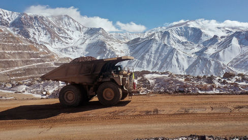 El Gobierno acelera la Ley de Proveedores Mineros: exigirá 80% de empleo local y 60% de compras sanjuaninas