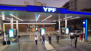 YPF sube un 3,5% sus combustibles y lanza descuentos nocturnos con autodespacho