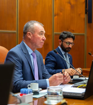 Fabián Martín decidió permanecer en la Vicegobernación tras un pedido del gobernador Orrego