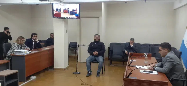 Un ex policía federal condenado por abuso evita una nueva pena tras pactar una solución alternativa