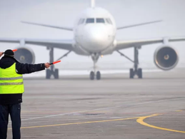 Sin acuerdo con el Gobierno, los controladores aéreos mantendrán los paros durante julio