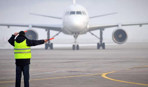 Sin acuerdo con el Gobierno, los controladores aéreos mantendrán los paros durante julio