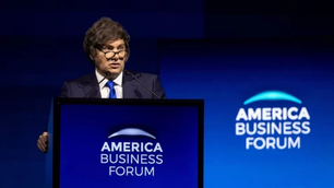 En un foro en Miami, Milei le agradeció a Trump, ratificó el rumbo económico y dijo: “Construiremos las mayorías necesarias para aprobar las reformas”