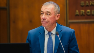 Martín sería reemplazado por el siguiente hombre en la lista, Federico Rizo