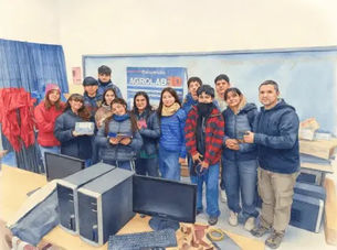 Desde Valle Fértil, una escuela fabrica prótesis en 3D para asistir a los damnificados por el terremoto en Venezuela