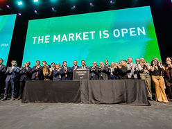 Histórico: Orrego activó la campana que marcó la apertura del mercado bursátil de Toronto en la Expo San Juan Minera 2026