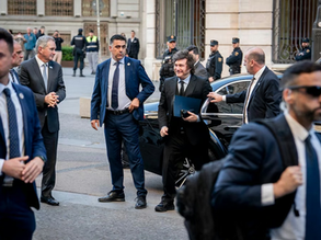 Milei apuntó contra Pedro Sánchez en Madrid y pidió sacar al socialismo “a patadas”