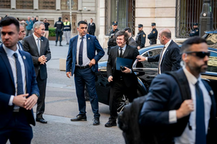 Milei apuntó contra Pedro Sánchez en Madrid y pidió sacar al socialismo “a patadas”