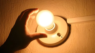 El Gobierno fija un tope del 10% anual para el aumento de la luz a partir de abril