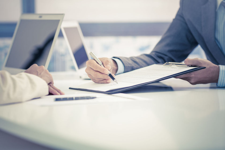 חתימה בפגישה של 2.jpg