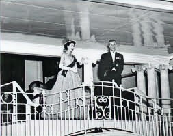 Queen Elizabeth on Grand Pacific Hotel Suva balcony 1953